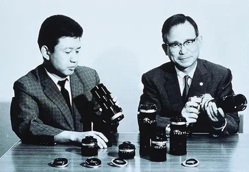 創業メンバーの新井健之氏（写真右）と、田村右兵衛氏（写真左）