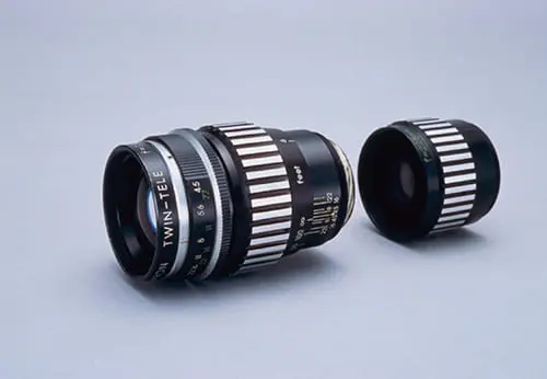 タムロンの写真用交換レンズ第一号である　135mm F/4.5（Model #280）