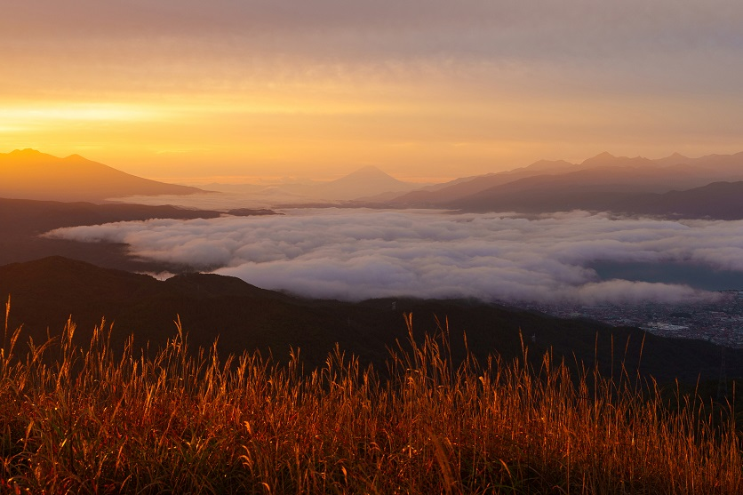 山並みや高所からの風景