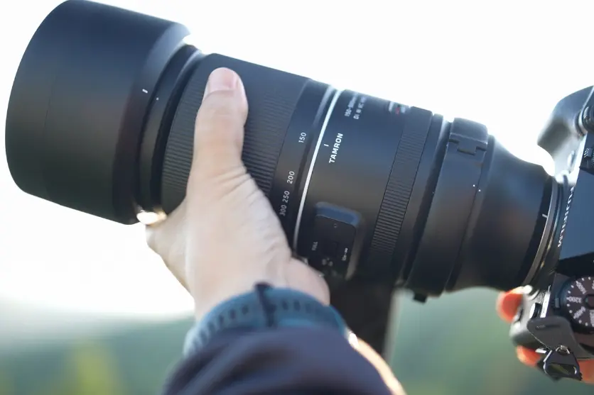 Ultra-telephoto lenses are recommended for photographing baseball