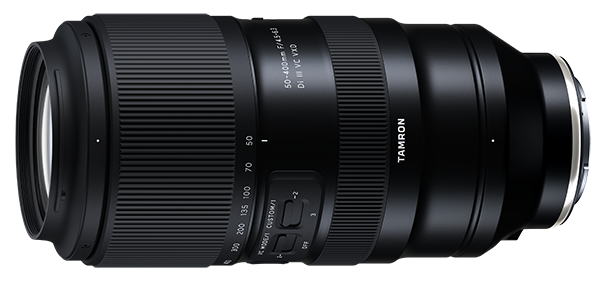 開発発表] 広角端50mmスタート、ネクスト超望遠ズームレンズ「50-400mm F/4.5-6.3 Di III VC VXD (Model A067)」  | ニュース | TAMRON（タムロン）